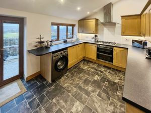 Kitchen- click for photo gallery